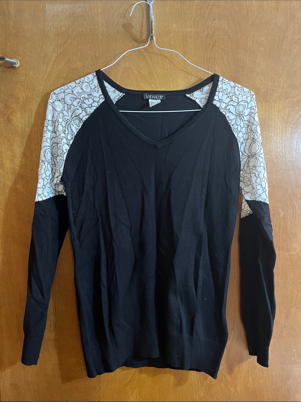 VENUS Small Black Long-Sleeve V-Neck Top with White Lace Raglan Sleeves - Bundle
